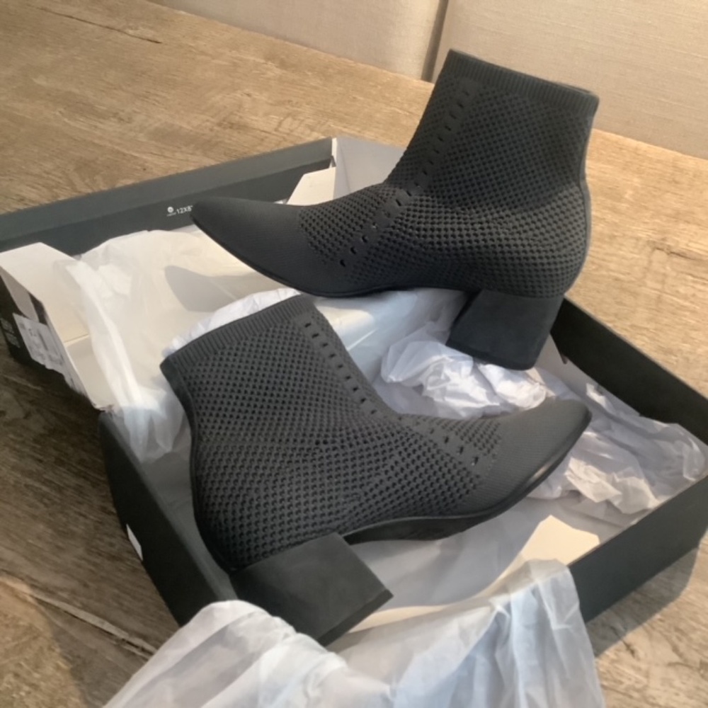 NIB Eileen Fisher HONEY Padded Ankle Boots, Size 7.5M, Graphite